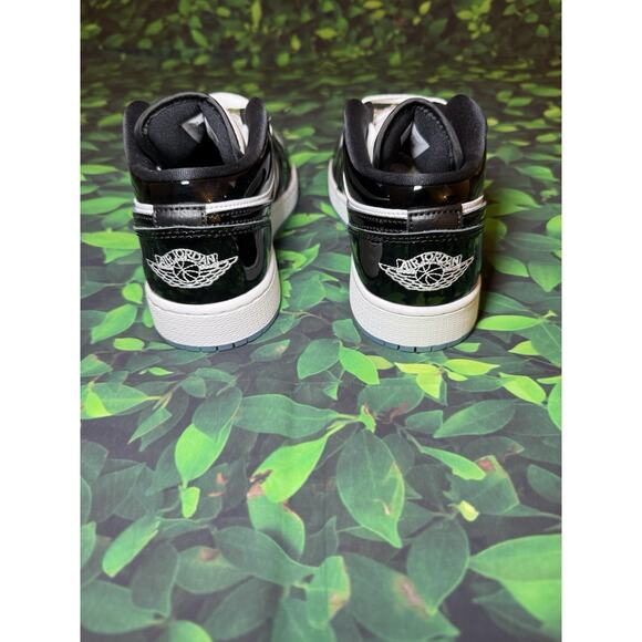 Nike Air Jordan 1 Low SE Youth GS Size 4.5Y Concord Black/White - Picture 4 of 4